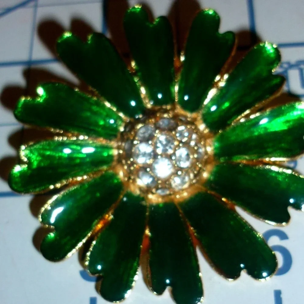 Vintage NOS Sue Ellen Made in England Green Enamel Rhinestone Daisy Brooch